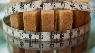 Alimentele si bauturile cu un continut mare de zahar ar putea fi supraimpozitate. Trei din zece copii romani sunt obezi