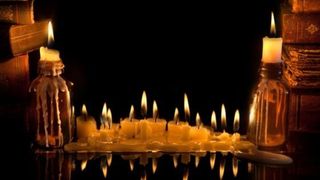 "Mama mea m-a blestemat. In anul in care a murit, blestemul a inceput sa se adevereasca." De ani buni, femeia incearca sa "rupa vraja"