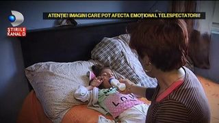 Cat sa induri? Familia fetitei din Brosteni ramase fara un picior, evacuata din locuinta. Au ramas sub cerul liber, cu un copil grav bolnav