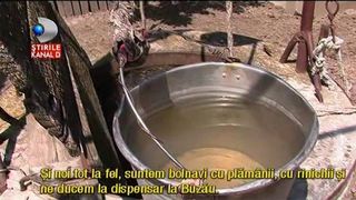 In Romania secolului XXI, oamenii dintr-o comuna beau, gatesc si se spala cu o licoare galbuie. Asta curge la singura cismea din oras. Colac peste pupaza, autoritatile au desfiintat singurul spital din zona