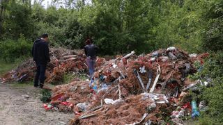 Morti aruncati din greseala la o groapa de gunoi ilegala din Craiova