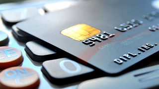 Guvernul a adoptat un proiect care permite consumatorilor sa compare comisioanele si serviciile aferente conturilor