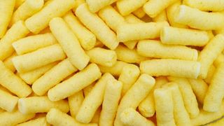 Un batran din Gorj a murit ars de viu incercand sa desfaca o punga de pufuleti