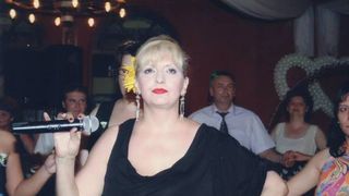 Fosta nora a Ilenei Ciuculete a acuzat-o pe solista ca i-a distrus casnicia cu Mugurel! "Ileana i-a promis marea cu sarea. Cand ne-am facut nunta nu a venit, nu ne-a felicitat, dar l-a pacalit si l-a lasat pe drumuri!"