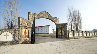 Manstirea Christiana, ridicata pe un teren care i-ar apartine lui Becali