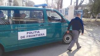 O tanara din Bucuresti a incercat sa treaca vama cu peste 27.000 de euro - Banii au fost descoperiti de politisti ascunsi in bagajele persoanele ale fetei