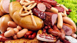 Studiile arata ce mananci in fiecare zi: pizza cu praf de gandaci, paine umflata cu E-uri si branzeturi pline de chimicale