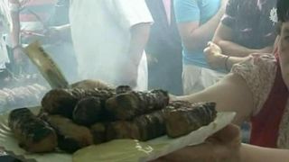 Mici si bere pe bani multi, neimpozitati. "Daca e lume multa, ce sa ti mai dea?" Ce s-a intamplat la festivalul de flori din Brasov