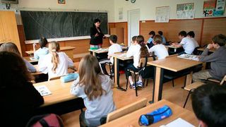 "Fiul nostru fusese abuzat din punct de vedere emotional de catre diriginta". O profesoara din Giurgiu a fost data in judecata de parintii unui elev pentru ca le-au terorizat copilul