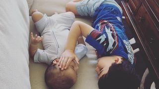 Baietel de trei ani, devastat de moartea fratiorului sau. "Se va intoarce cand va ploua?"