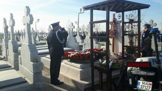 Momente dramatice la mormantul lui Bogdan Gigina! Mama politistului a izbucnit: "Bogdan nu astepta flori, altceva trebuie sa va preocupe"
