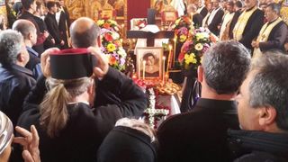 Episcopul Husilor a lesinat in momentul in care  mama sa a fost bagata in mormant. Clipe dramatice pentru Prea-Sfintitul Corneliu