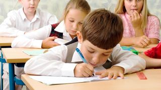 Evaluarea nationala pentru clasa a VI-a. Elevii sustin astazi probla de limba si comunicare