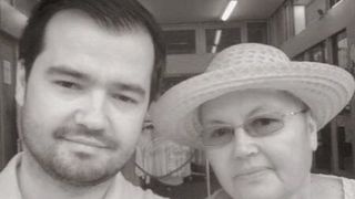 Laurentiu Duta, devastat dupa moartea mamei lui! Artistul si-a condus astazi parintele pe ultimul drum