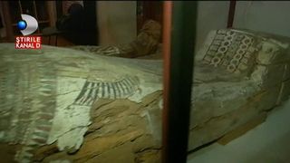 O mumie se afla in centrul Sibiului. Nu este o gluma, ci vorbim de un trup imbalsamat cu peste 2.000 de ani in urma - "La noi in oras, asa ceva, nu cred!"