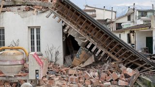 Opt morti si peste 20 de raniti in urma unui cutremur moderat in vestul extrem al Chinei