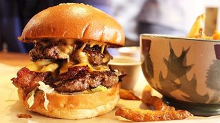 Gratare, doamne in rochii pe bicicleta sau cei mai tari burgeri. Uite ce poti sa faci in weekend