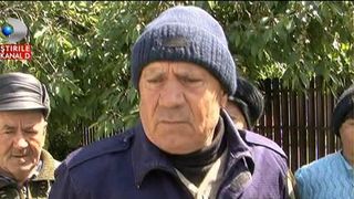 O femeie din Galati si-a inselat aproape toti vecinii. I-a pus sa faca imprumuturi la societatea unde lucra, pentru a ii da ei banii. Oamenii au ramas datori, dupa ce femeia a disparut