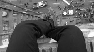 Un tanar de 17 din Vrancea s-a sinucis in conditii suspecte. Baiatul a fost gasit mort de parinti