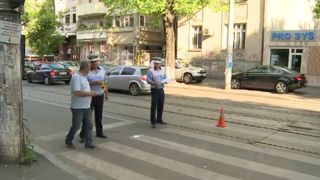 Cinci copii, loviti de o masina pe o trecere de pietoni din Sectorul 2