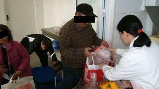 Peste 800 de ploiesteni au renuntat la Cantina de Ajutor Social pentru a nu munci doua ore pe zi in folosul comunitatii