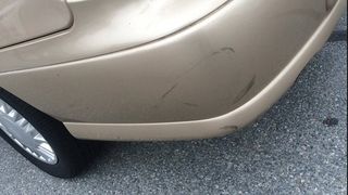 Biletul pe care l-a gasit in parbriz soferul unei masini. Cine i-a lovit autoturismul, apoi i-a scris ASTA. "Ti-am lovit masina si las acest bilet pentru ca..."