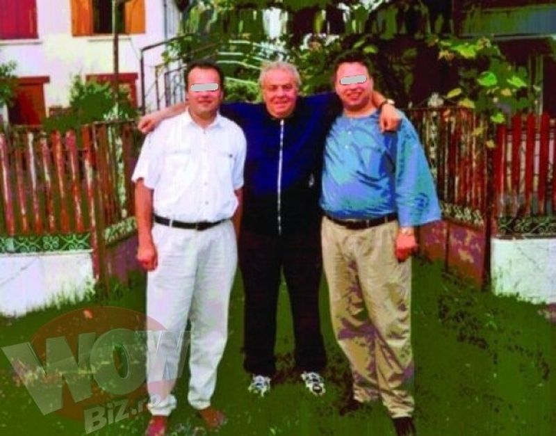 Alexandru Arsinel, intre cei doi baieti ai sai, Bogdan (stanga) si Cristian