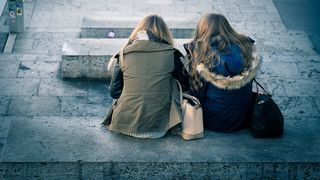 Doua surori au ramas insarcinate dupa ce au fost violate de fratele lor. Tatal copiilor stia ce face baiatul de 16 ani, dar nu a intervenit