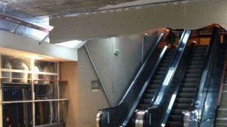 Adolescenta din Pitesti, la spital dupa ce i-a cazut in cap o bucata de tencuiala dintr-un pasaj pietonal