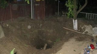 Dezvaluiri tulburatoare in cazul batranei din Maramures care si-a ingropat fiul in curtea casei. "Singura am sapat groapa si l-am bagat acolo. Noaptea...", le-a spus octogenara politistilor