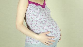 O fata de 10 ani, insarcinata in luna a 5-a, se roaga de medici sa ii faca avort. Copila a ramas insarcinata dupa ce tatal a violat-o