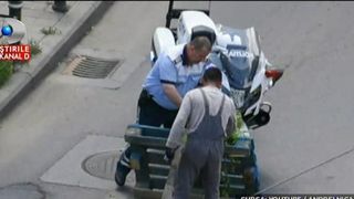 Incident incredibil in Capitala. 8 soferi s-au ales cu rotile masinilor complet distruse dupa ce au trecut peste o gura de canal lasata descoperita. Ce rezolvare au gasit autoritatile?