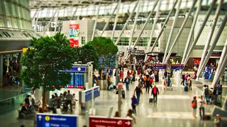 Transport gratuit cu avionul, pentru romanii din diaspora care vor sa vina acasa de Centenarul Marii Uniri &ndash; proiect PNL-