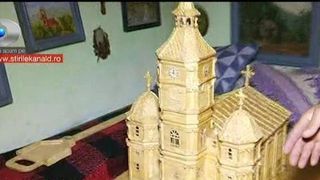 Un satean din Bistrita a realizat o opera de arta cu care a reusit sa-si uimeasca toti vecinii. A construit cea mai ciudata biserica. Uite din ce e facuta