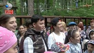 O mie de copii au participat la Scoala Altfel, la Rasnov, unde au invatat despre dinozauri