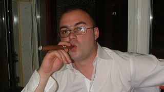 Tatal elevei batause din Oradea ameninta din nou. "Uitati-va bine la poza mea! Care crede ca avem ceva de impartit ne intalnim!"