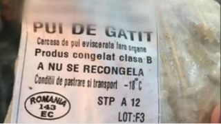 Ireal! Pui expirat din 2011, pus la vanzare. Magazinul din Constanta vindea si pulpe expirate din 2014