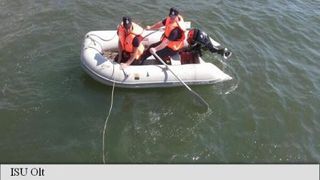 Olt: Un adolescent de 13 ani, care nu a mai iesit din acumularea Draganesti, cautat de pompieri si scafandri