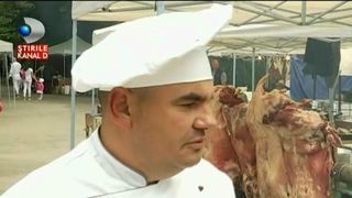 Festival campenesc in Bucuresti. Festin cu mamaliguta si berbecuti la protap. Distractia a fost la ea acasa