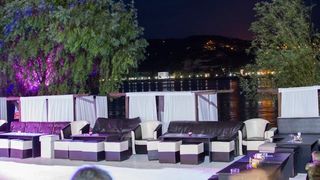 Restaurantul de la Dunare are si o terasa in aer liber