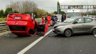 Weekend sangeros pe soselele Romaniei. Accident in lant la Suceava. Noua persoane au ajuns la spital