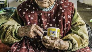 Un cioban eliberat conditionat pentru omor a violat o batrana de 88 de ani! A intrat in casa ei sub pretextul ca ii aduce o stica de lapte