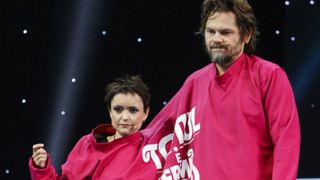 Drama cumplita in familia lui Piersic Jr. Mama copilului sau risca sa ramana fara voce, de la un chist pe corzile vocale