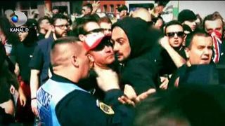 S-a lasat cu bataie generala dupa meciu dintre UTA Arad si Poli Timisoara. Galeriile celor doua echipe de fotbal s-au incaierat cu jandarmii