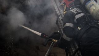 Incendiu puternic in Chitila. O persoana a fost grav ranita