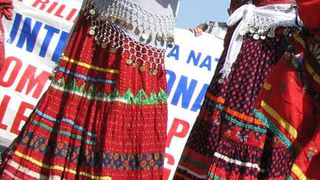 Ce au gasit politistii de frontiera sub fusta unei femei. Au ramas socati cand au vazut ce ascundea