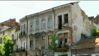 Primaria Capitalei premiaza cel mai frumos balcon, insa Bucurestiul e plin de cladiri lasate in paragina! Ce risca proprietarii acestor constructii
