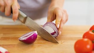 Femeia din Iasi care si-a injunghiat sotul in timp ce taia ceapa a fost condamnata la 10 ani de inchisoare