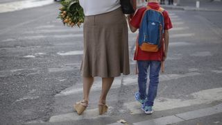 Copilul din Targu Jiu batut de mama poate ramane in familie, sustin specialistii de la Protectia Copilului Gorj