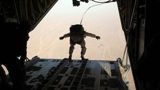 Tragedie la Clinceni! Un parasutist militar a murit in timpul unui exercitiu pe Aerodrom - Cristinel Jianu a lasat in urma un copil si o sotie indurerata